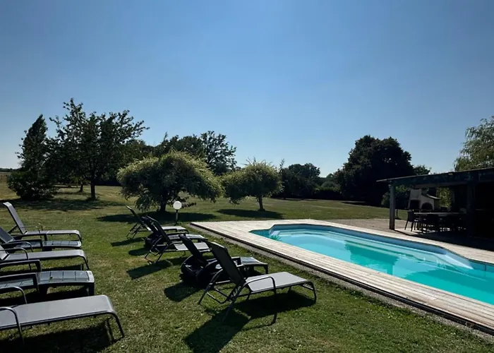 Closerie 3 Etoiles La Poire A Loup, Domaine Avec Piscine 빌라